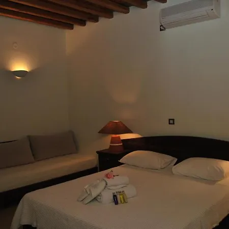 Petali Village מלון 3*