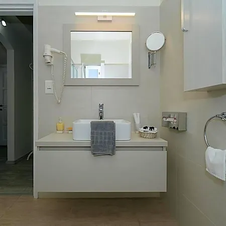 Petali Village 3*